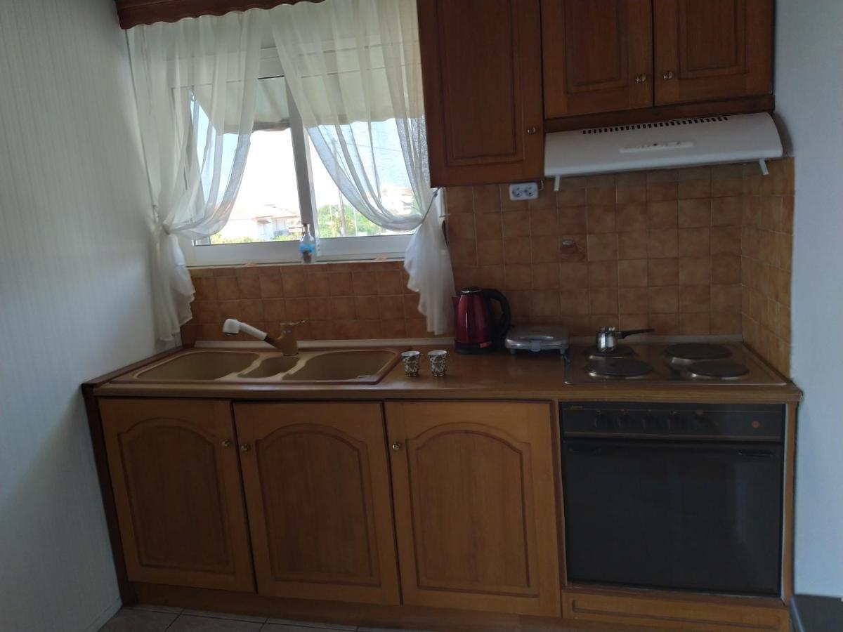 Number One Apartment Asprokklisi Luaran gambar